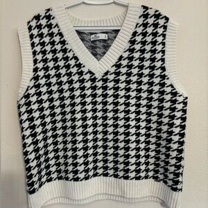 Hollister Black and White Houndstooth Sweater Vest